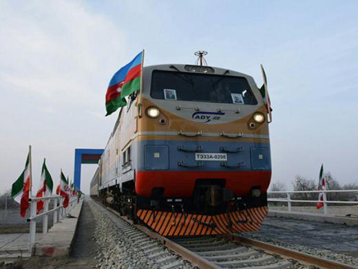 مهمترین خبر امروز تکمیل خط آهن آستارا به آذربایجان است که دسترسی دوطرفه ایران به غرب و روسیه را مهیا میکند